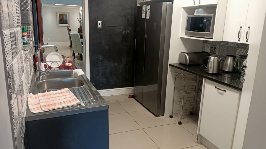 6 Bedroom Property for Sale in Gonubie Eastern Cape